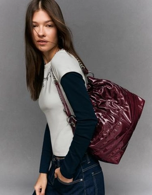 Bershka Стеганая сумка-мешок из лакированной кожи купить с доставкой.