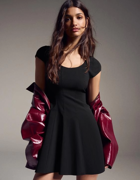 Bershka Мини-платье из бенгалина с расклешенной юбкой