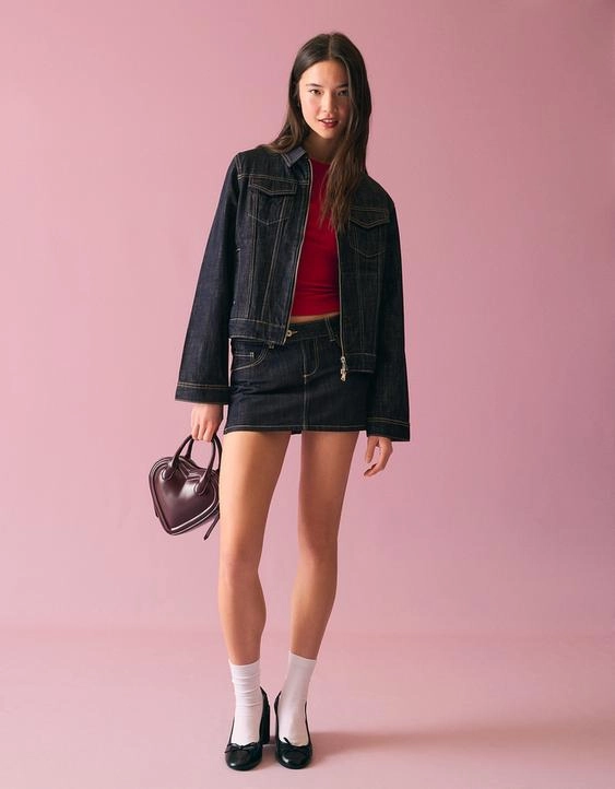 Bershka Джинсовая мини-юбка с вышивкой