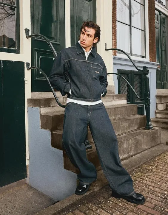 Джинсы в стиле скейтер