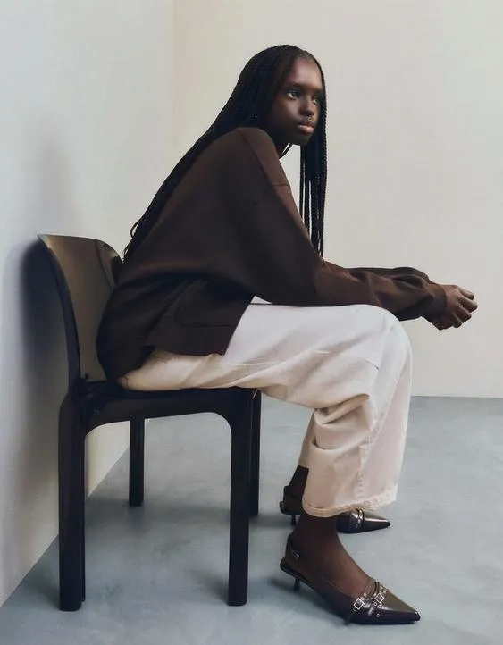 Туфли с открытой пяткой и пряжками на среднем тонком каблуке- Заказать в России