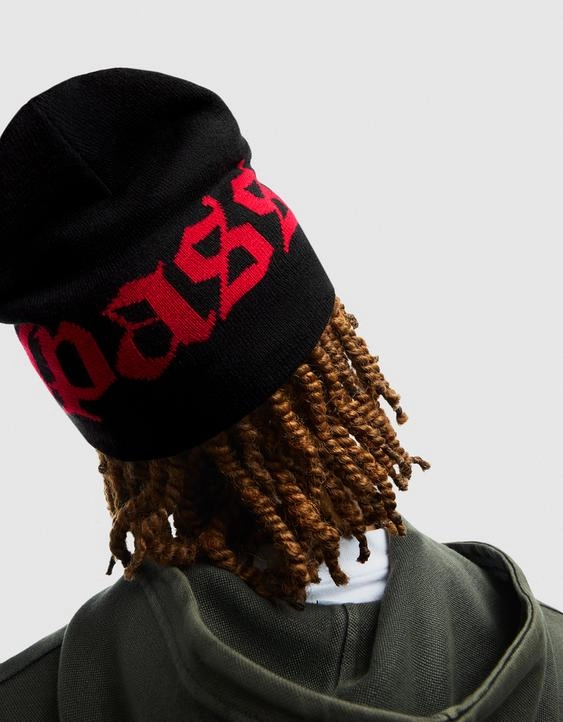 Bershka Шапка с принтом