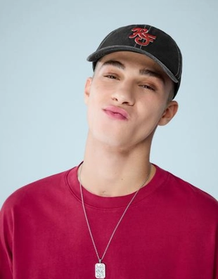 Bershka Кепка с вышивкой