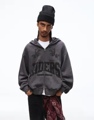 Куртка геометрического кроя с застежкой-молнией и принтом