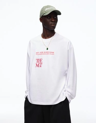 Bershka Лонгслив THE MET с принтом купить с доставкой.