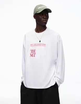 Лонгслив THE MET с принтом- Заказать в России