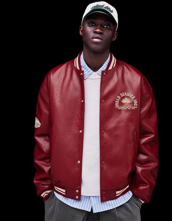 Bershka Куртка-бомбер из искусственной кожи с принтом