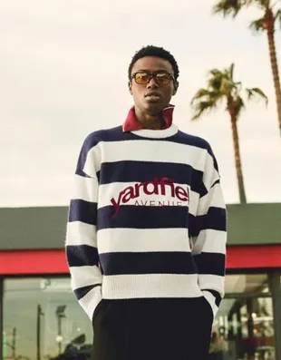 Свитер в полоску с круглым вырезом и вышивкой- Заказать в России