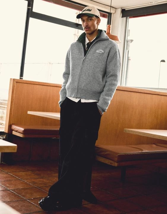 Bershka Куртка на молнии с вышивкой