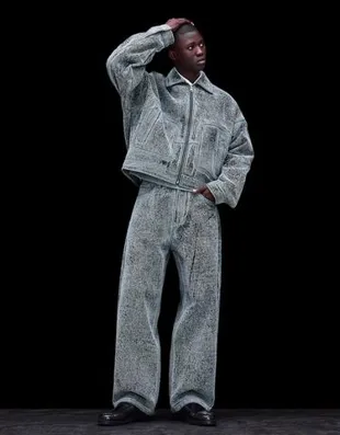 Джинсы свободного кроя с текстурой- Заказать в России