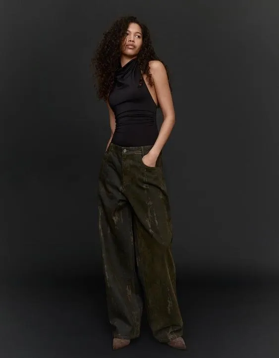 Боди с горловиной халтер и сборками