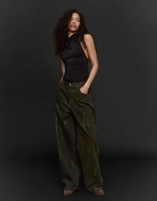 Боди с горловиной халтер и сборками