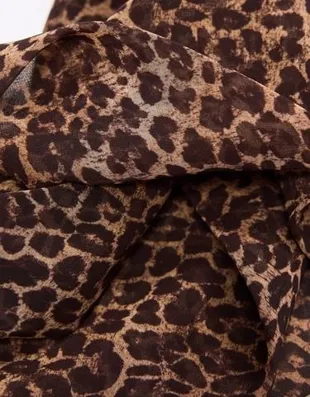 Платок с анималистичным принтом- Заказать в России