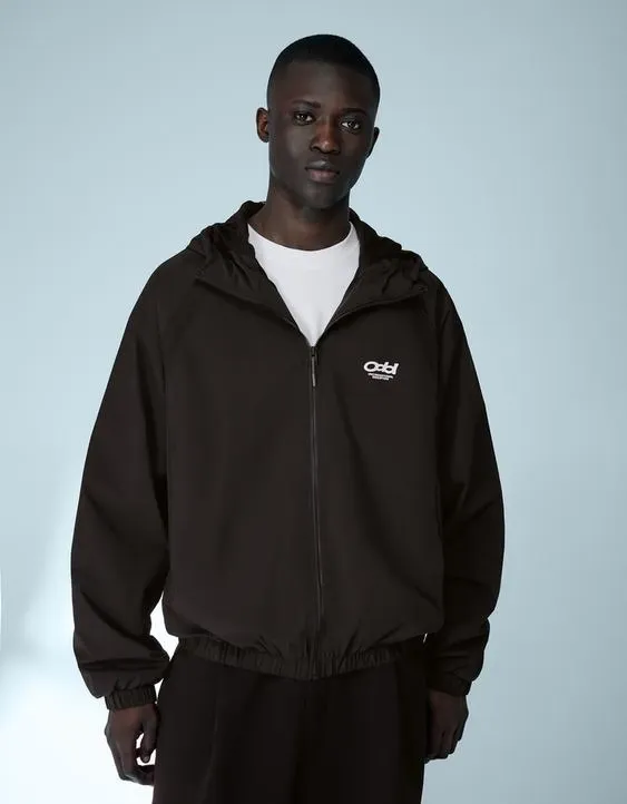 Куртка из высокотехнологичной ткани с капюшоном- Заказать в России