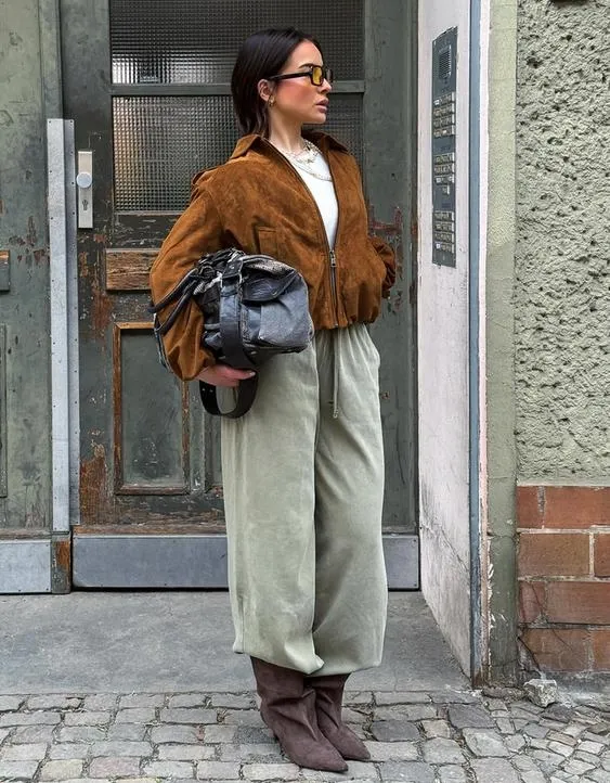 Куртка из искусственной замши с рукавами-фонариками