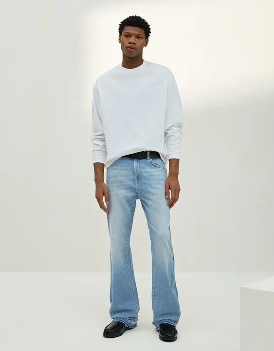 Расклешенные джинсы комфортной посадки