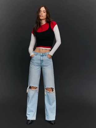 Bershka Джинсы свободного кроя с высокой посадкой и разрезами