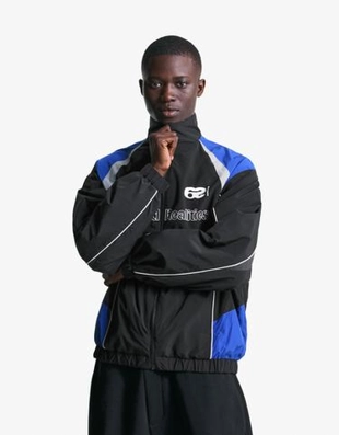 Bershka Куртка из высокотехнологичной ткани с принтом купить с доставкой.