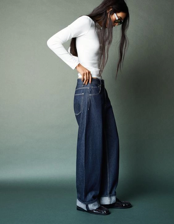 Bershka Джинсы свободного кроя с низкой посадкой и отворотами