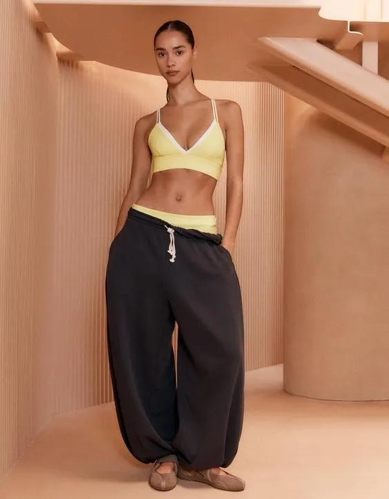 Брюки-бананы из мягкой ткани- Заказать в России