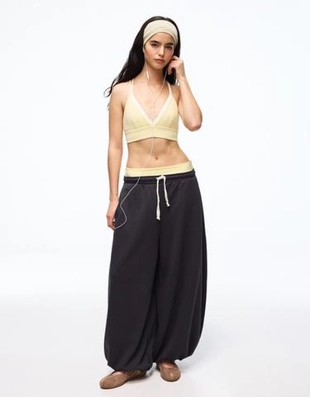 Bershka Брюки-бананы из мягкой ткани купить с доставкой.