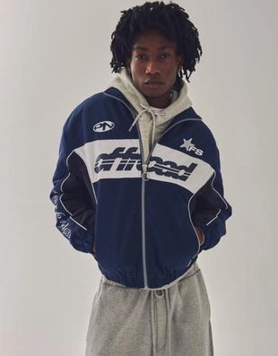 Куртка в спортивном стиле с принтом- Заказать в России