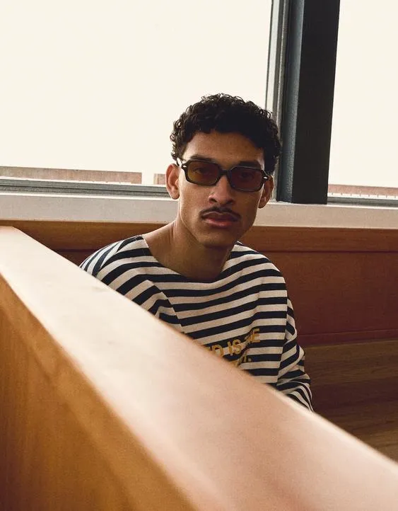 Солнцезащитные очки в пластмассовой оправе- Заказать в России