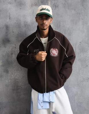 Bershka Куртка из фетра с нашивкой