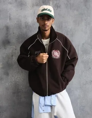 Куртка из фетра с нашивкой- Заказать в России