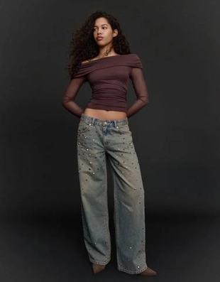 Bershka Джинсы-бойфренды с низкой посадкой и заклепками