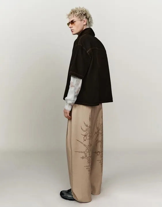 Приталенные брюки очень свободного кроя