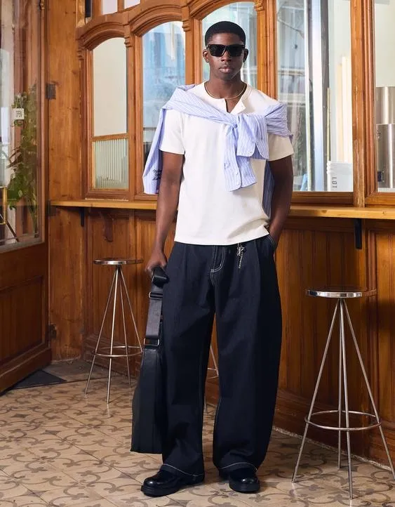 Джинсы-бананы с защипами