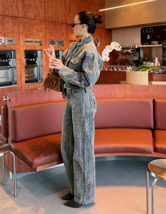 Bershka Джинсы прямого кроя с низкой посадкой и рельефной текстурой