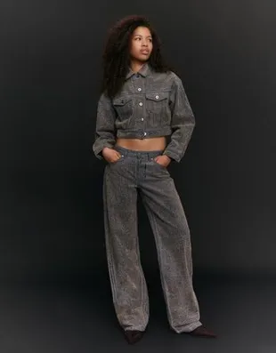 Джинсы прямого кроя с низкой посадкой и рельефной текстурой- Заказать в России