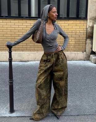 Bershka Свитер с перекрестным капюшоном и принтом купить с доставкой.