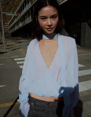 Bershka Блуза с длинными рукавами и шарфом с запахом купить с доставкой.