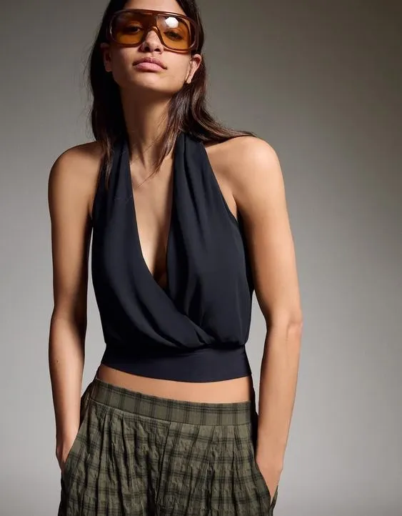 Топ с запахом и горловиной халтер