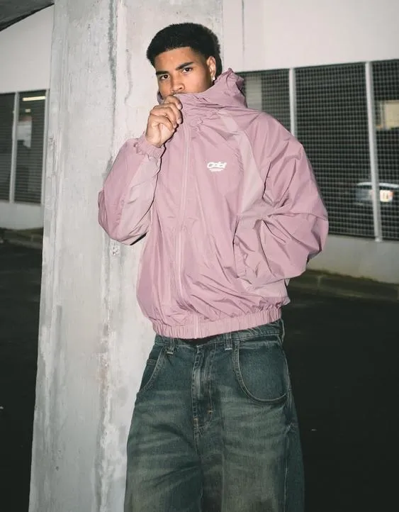 Куртка из высокотехнологичной ткани с капюшоном- Заказать в России