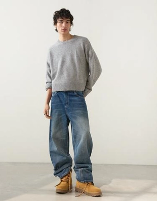 Bershka Джинсы очень свободного кроя с вышивкой