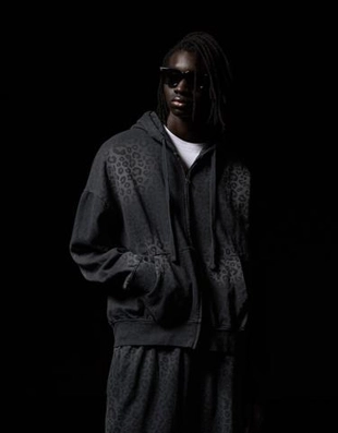 Bershka Худи на молнии с капюшоном и принтом купить с доставкой.