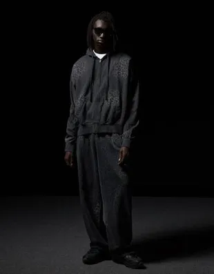 Брюки-бананы с анималистическим принтом