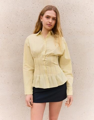 Bershka Приталенная рубашка с защипами купить с доставкой.