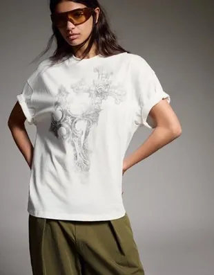 Футболка оверсайз с короткими рукавами и принтом- Заказать в России