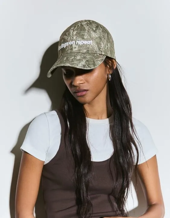 Кепка с вышивкой