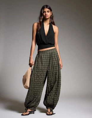 Bershka Брюки-блуммеры с фиксаторами купить с доставкой.