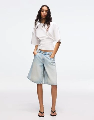 Bershka Джинсовые шорты свободного кроя купить с доставкой.