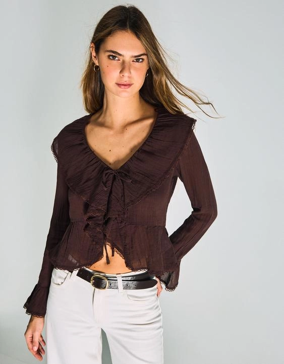 Bershka Блуза в стиле рустик с длинными рукавами и воланами