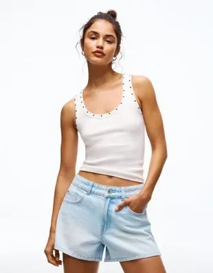 Джинсовые шорты в стиле 90-х