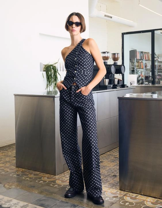 Bershka Джинсы прямого кроя с широкими штанинами и принтом в горошек