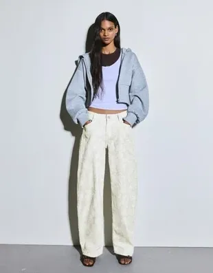 Джинсы свободного кроя с низкой посадкой и принтом- Заказать в России